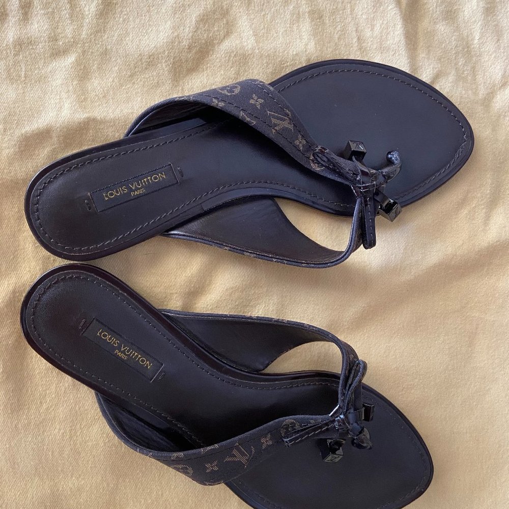 Louis Vuitton sandals size 38
